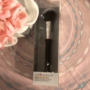 JAPONESQUE “Angled blush”